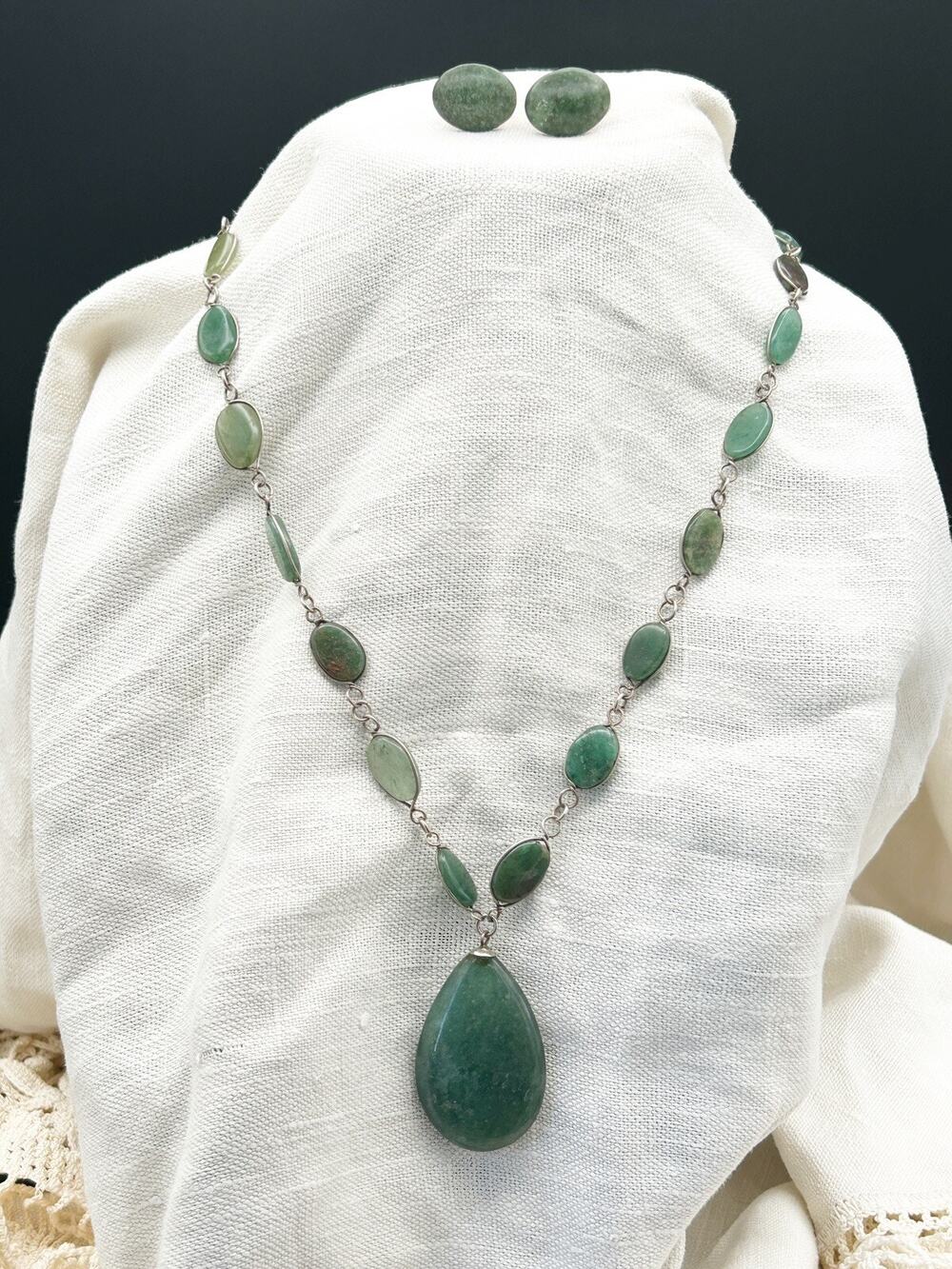 Vintage necklace screw back earrings green aventurine wire wrap Gold &Silver